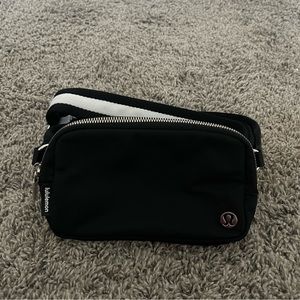 Lululemon Everywhere Crossbody Bag